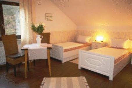 Haus Gruenewald 호텔 첼 안 데어 모젤 외부 사진
